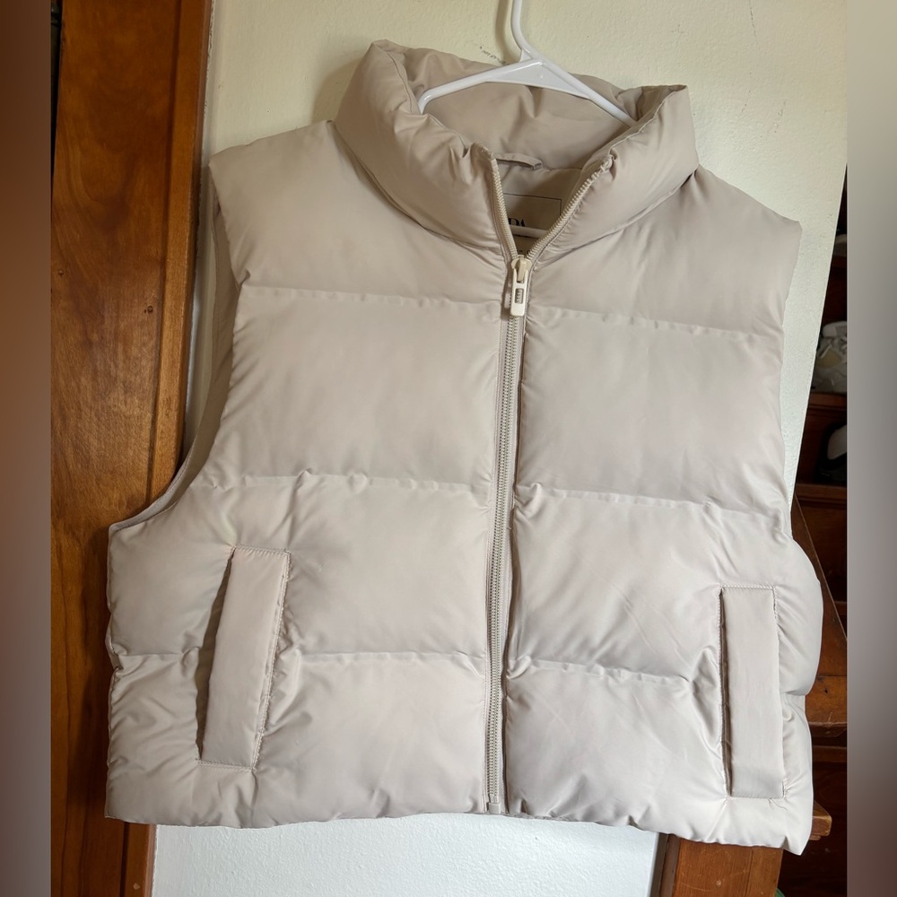 Zara Women's Beige Puffer Vest